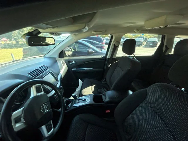 Used 2019 Gray Dodge SE image 4
