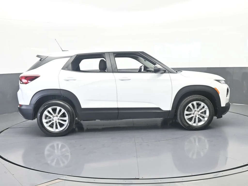 Used 2023 Summit White Chevrolet LS image 6