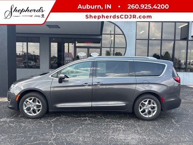 Used 2019 Gray Chrysler Limited image 1
