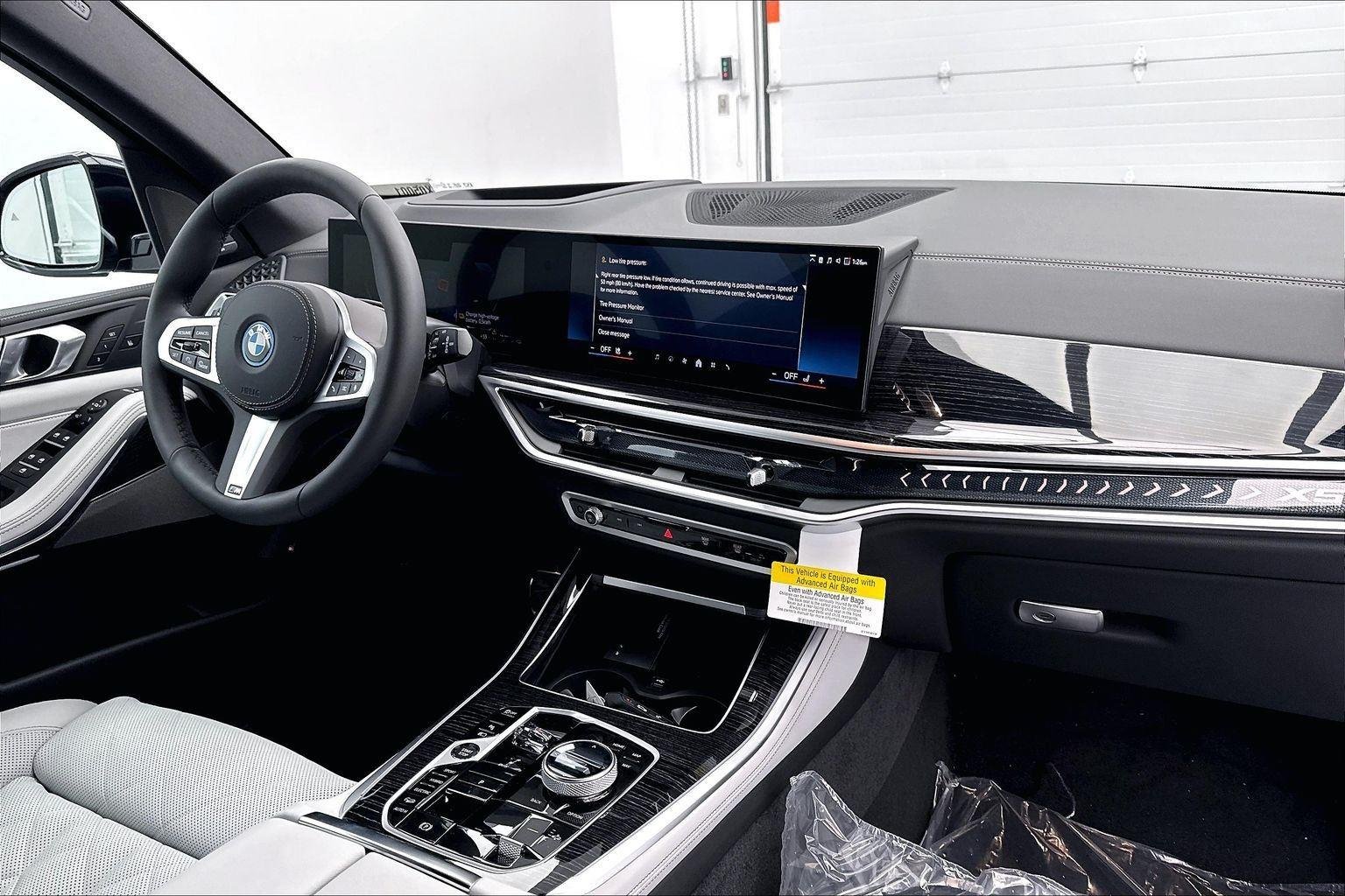 New 2026 Tanzanite Blue II Metallic BMW xDrive50e image 33