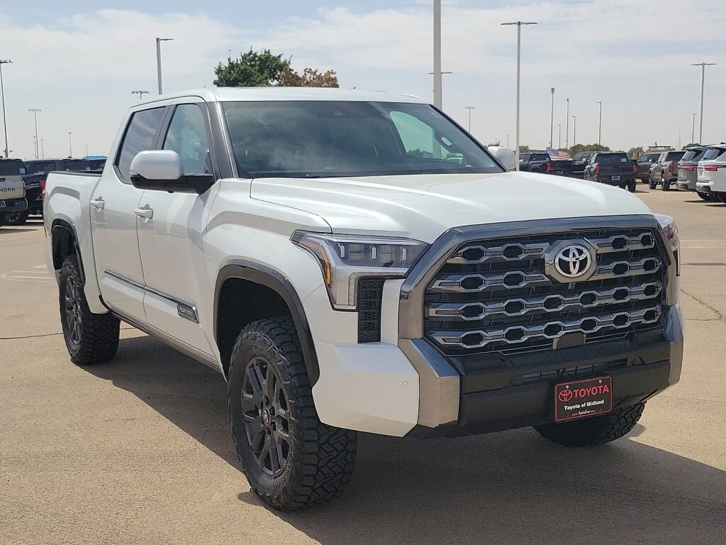 New 2026 Wind Chill Pear Toyota Platinum image 4