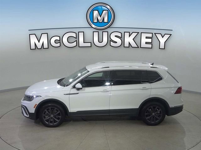 Used 2022 Pure White Volkswagen SE image 32