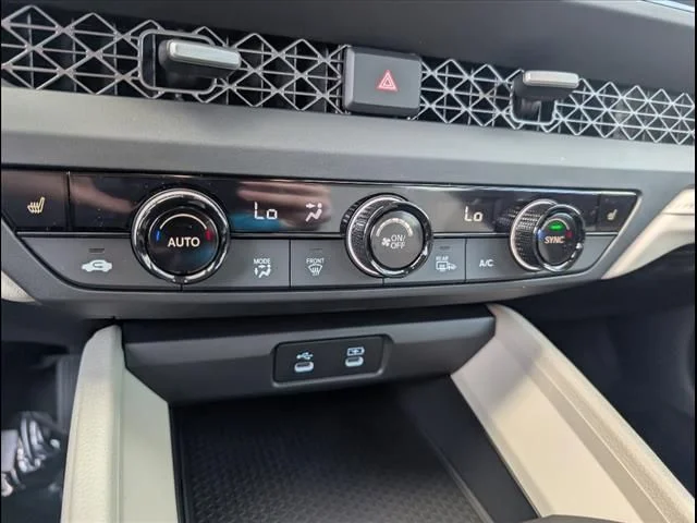 Used 2025  Honda SE image 12