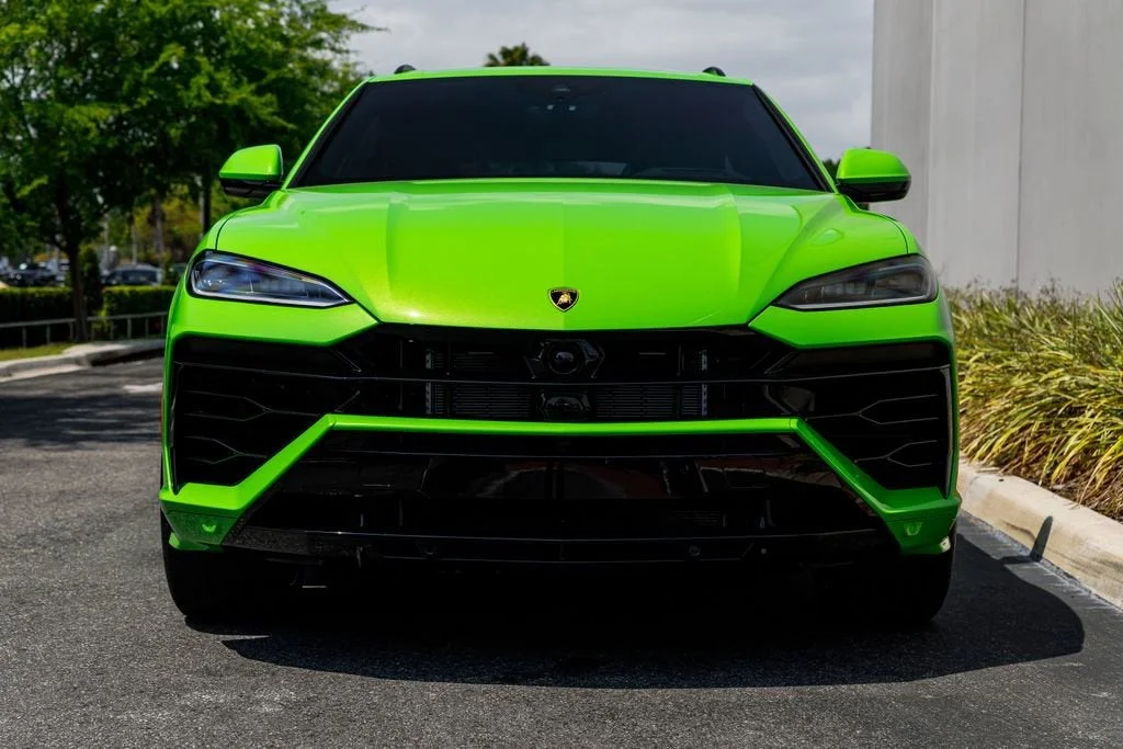 Used 2025 Green Lamborghini SE image 13