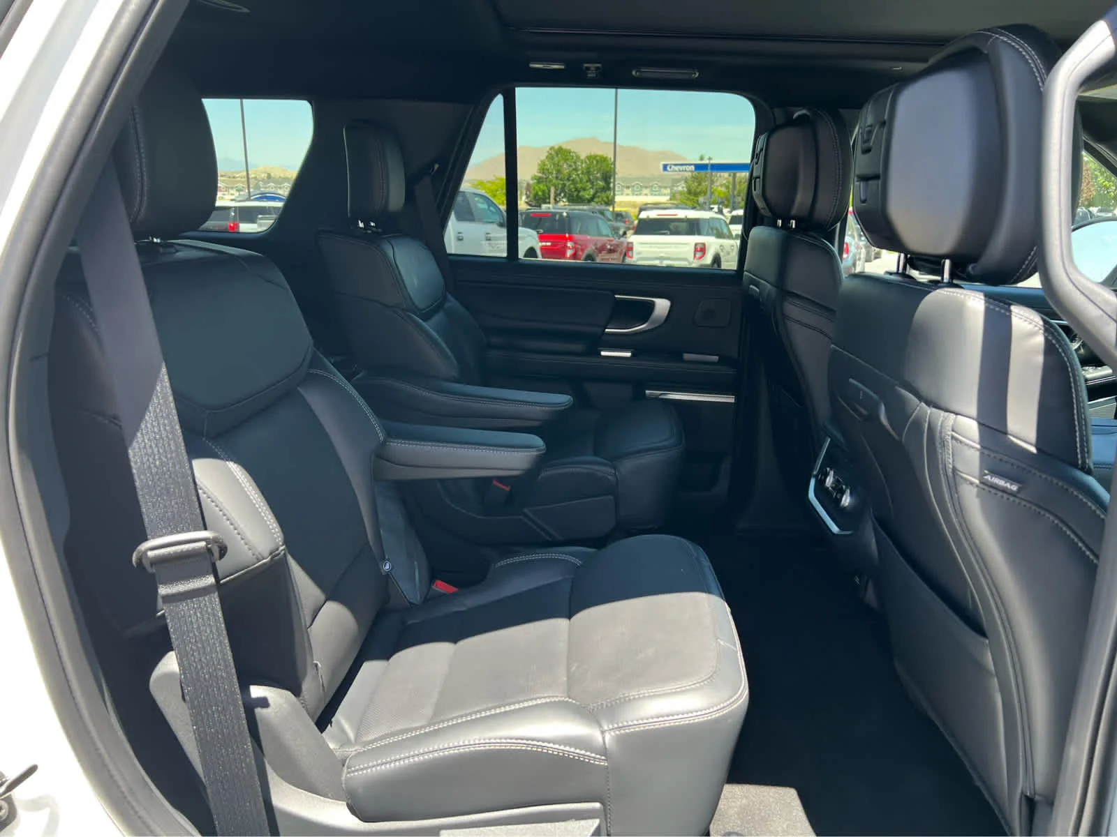 New 2026 Star White Metallic Tri-Coat Ford Platinum® image 26