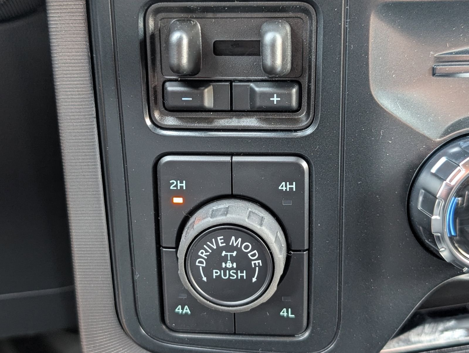 New 2026 Agate Black Metallic Ford Platinum image 23