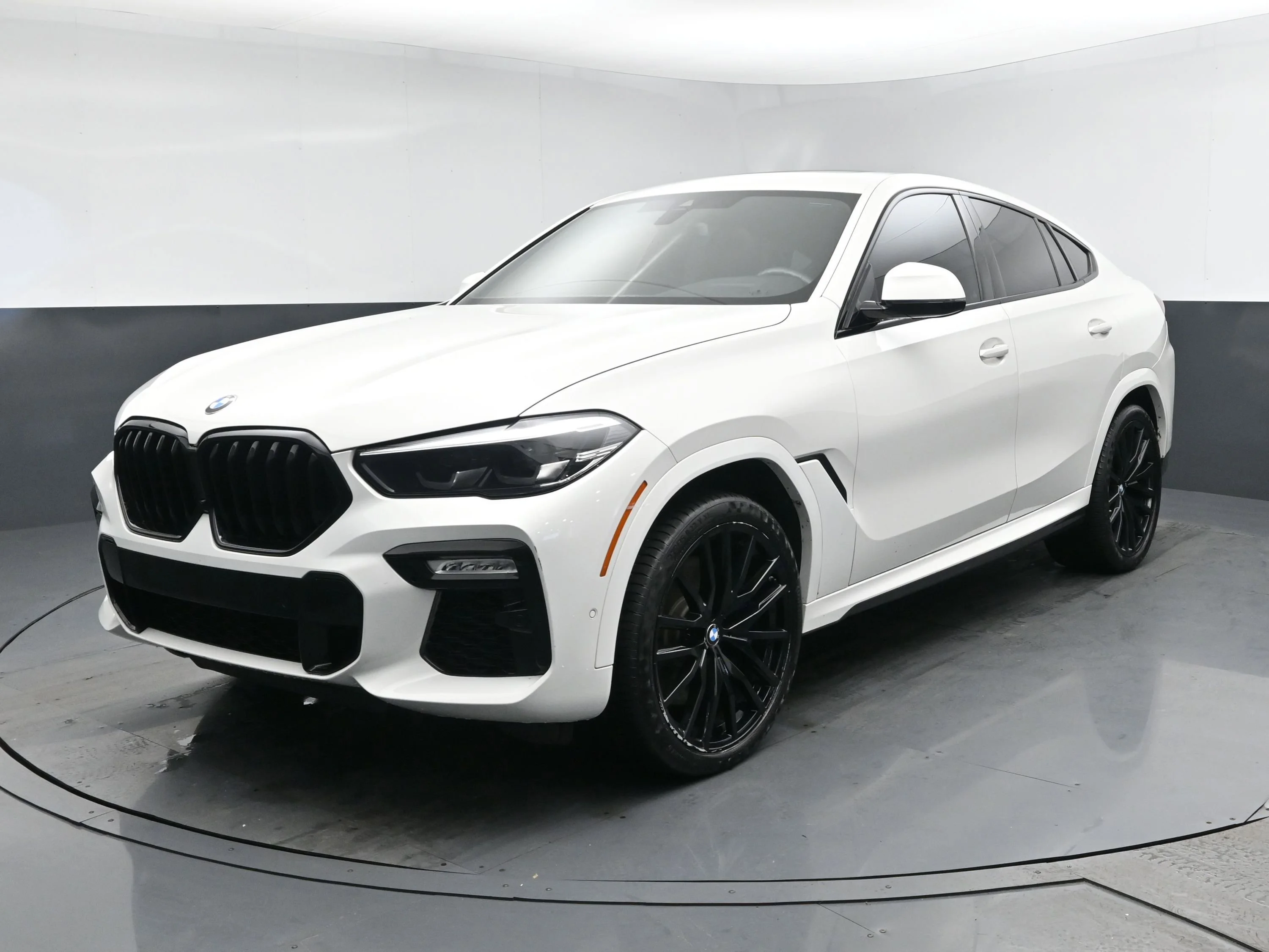 2020 BMW X6 sDrive40i's photo