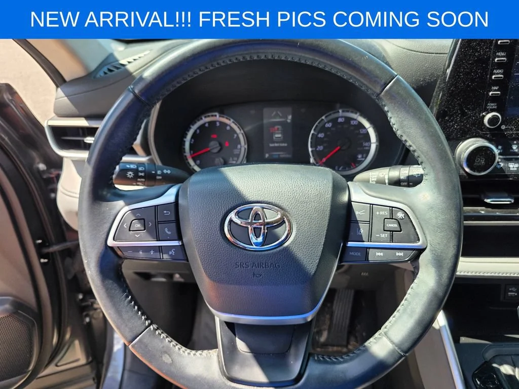 Used 2022 Gray Toyota LE image 12