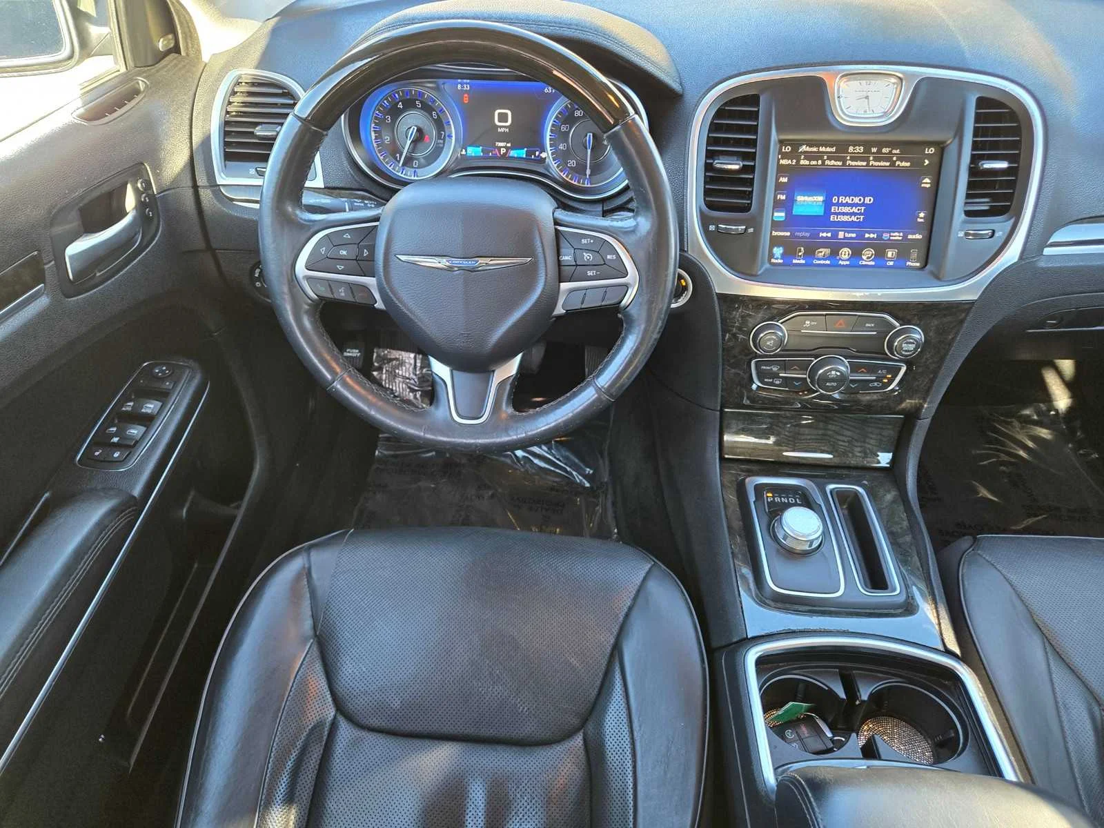 Used 2016  Chrysler 300C image 9