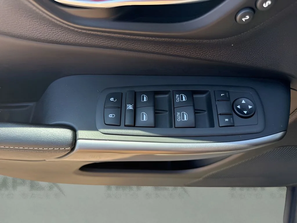 Used 2022 Gray Jeep Limited image 27
