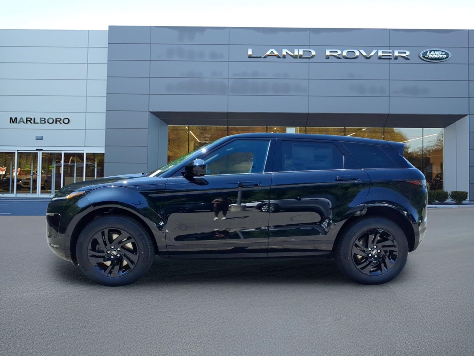 New 2026 Santorini Black Land Rover S image 6