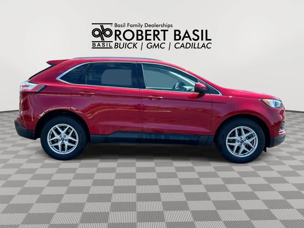 Used 2022 Red Ford SEL image 9