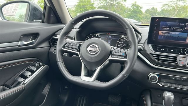 Used 2023 White Nissan 2.0 SR image 25