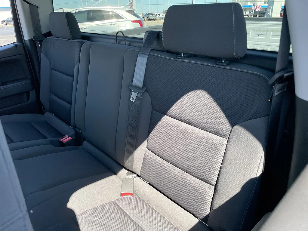 Used 2018 Silver Ice Metallic Chevrolet LT image 22