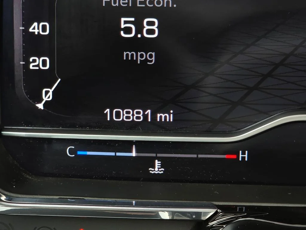Used 2025 Sterling Metallic GMC SLE image 27