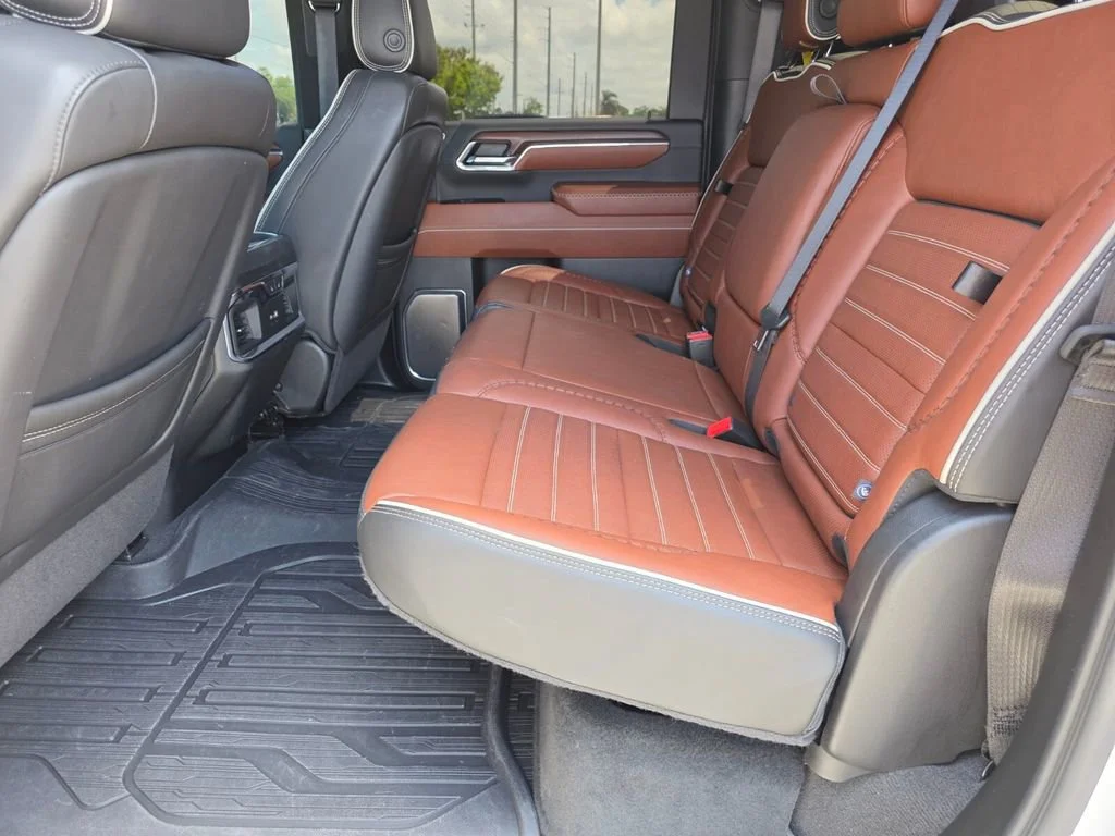 Used 2024 White Frost Tricoat GMC Denali Ultimate image 17