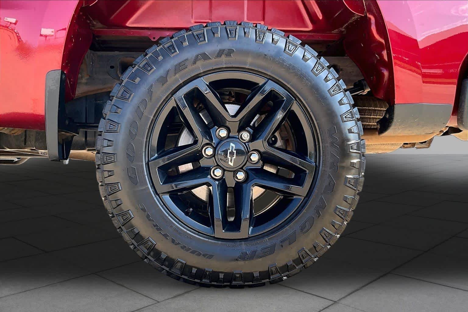 Used 2020 Cajun Red Tintcoat Chevrolet Custom Trail Boss image 10