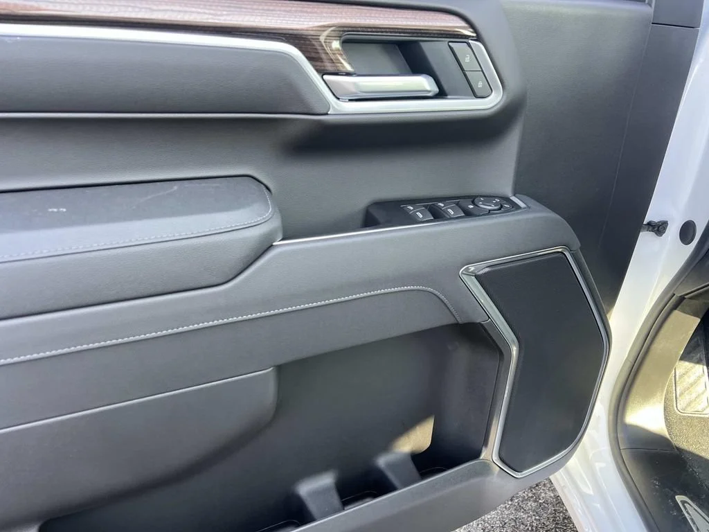 New 2026 Summit White Chevrolet LT image 11