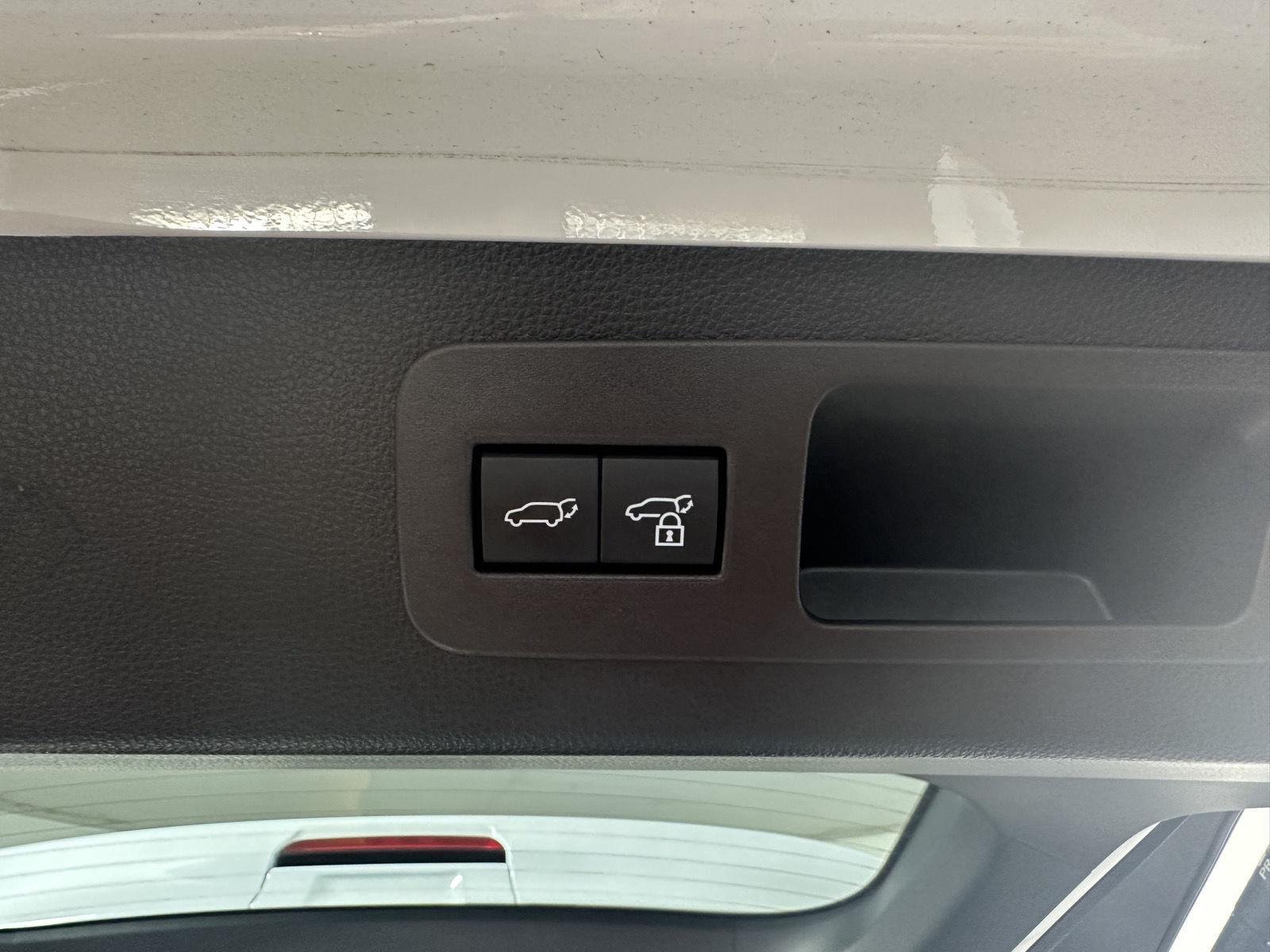 Used 2024 Ultra White Lexus LX 600 F SPORT image 31