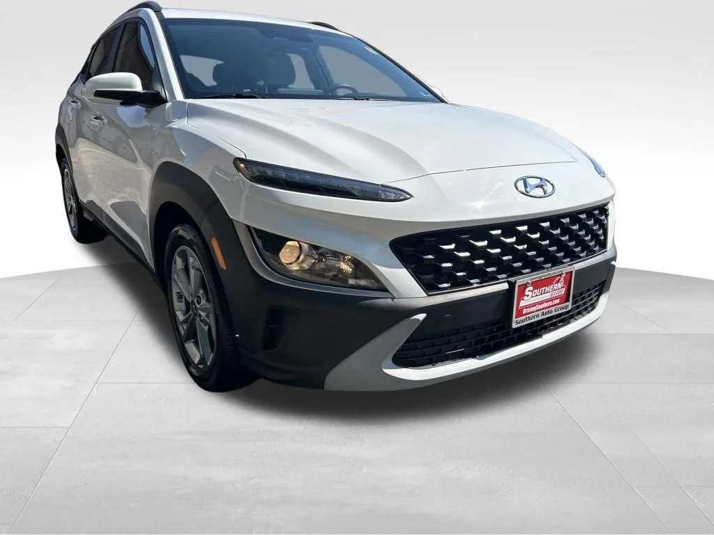 Used 2023 White Hyundai SEL image 8