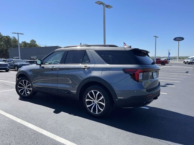 New 2026 Carbonized Gray Metallic Ford ST-Line image 4