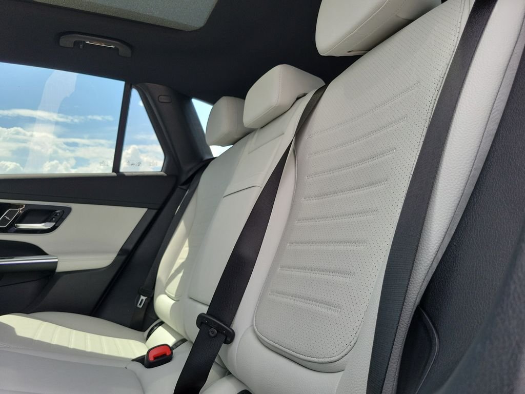 New 2027 Cirrus Silver Metallic Mercedes-Benz GLC 300 image 9