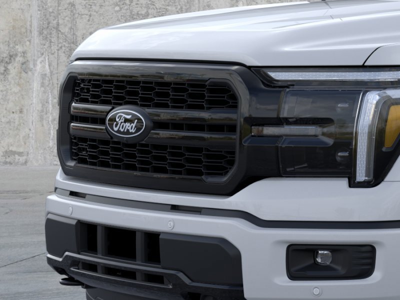 New 2026 Oxford White Ford LARIAT image 17