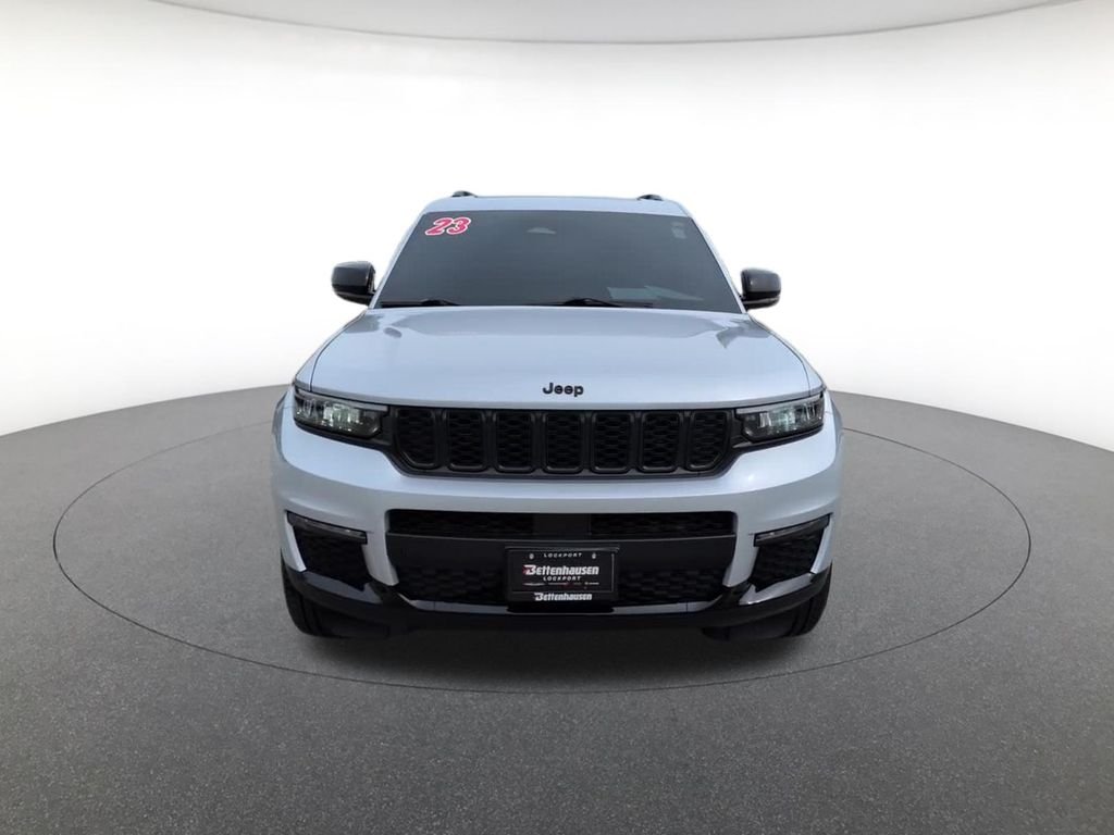 Used 2025 Silver Jeep Limited image 15
