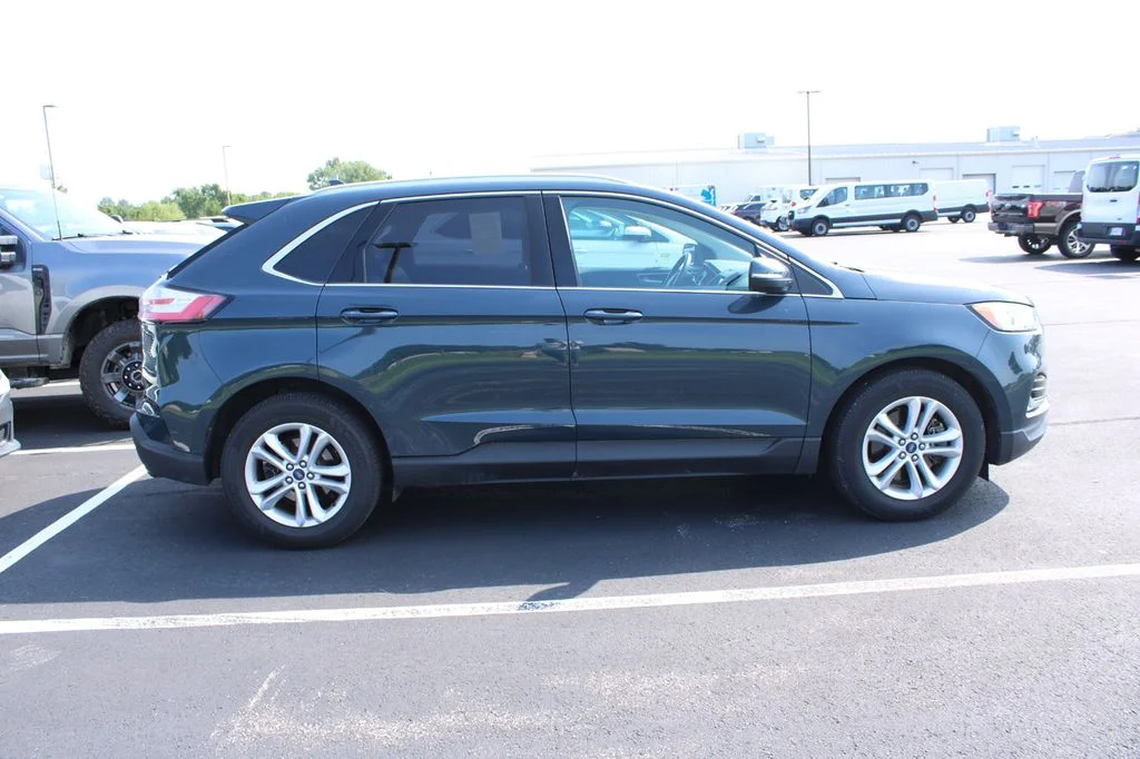 Used 2019 Sea Green Ford SEL image 4
