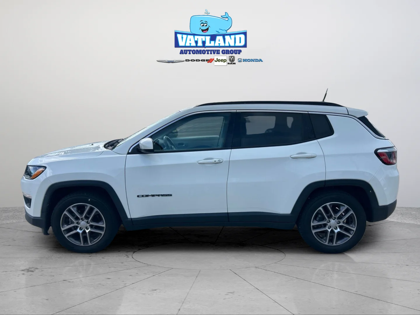 Used 2020 White Clearcoat Jeep Latitude image 2