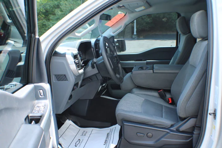 Used 2023  Ford  image 12
