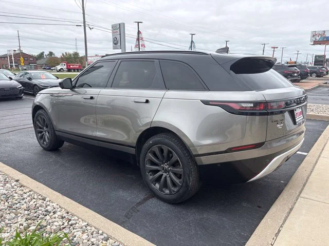 Used 2019  Land Rover SE R-Dynamic image 5