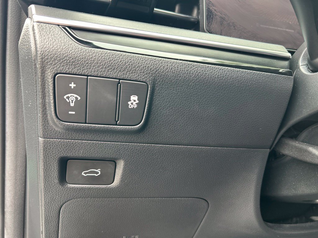 Used 2025 Gray Kia GT-Line image 18
