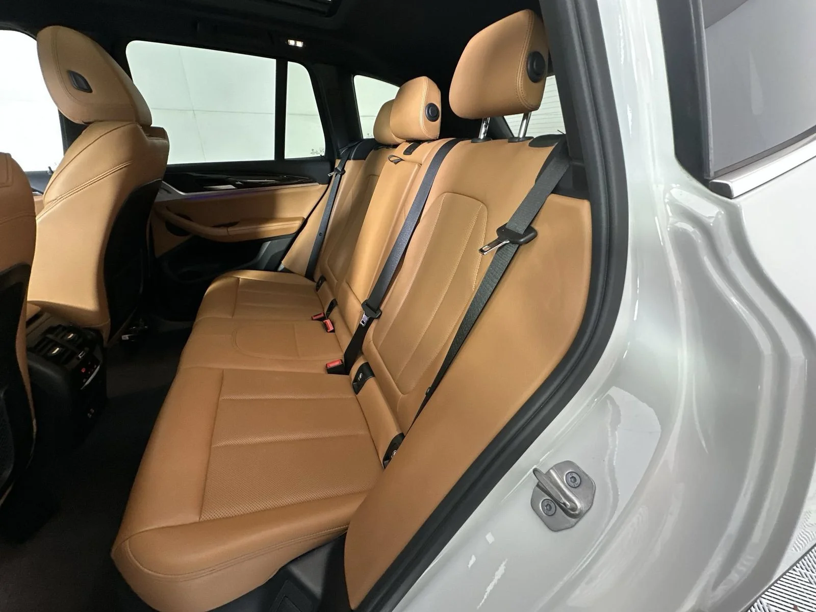 Used 2023 White BMW sDrive30i image 23