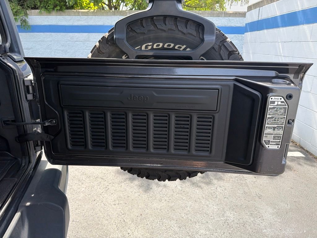 Used 2021 Crystal Metallic Jeep Willys image 20