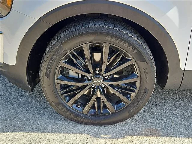 Certified Used 2022 Glacial White Pearl KIA SX Front-Wheel Drive image 7