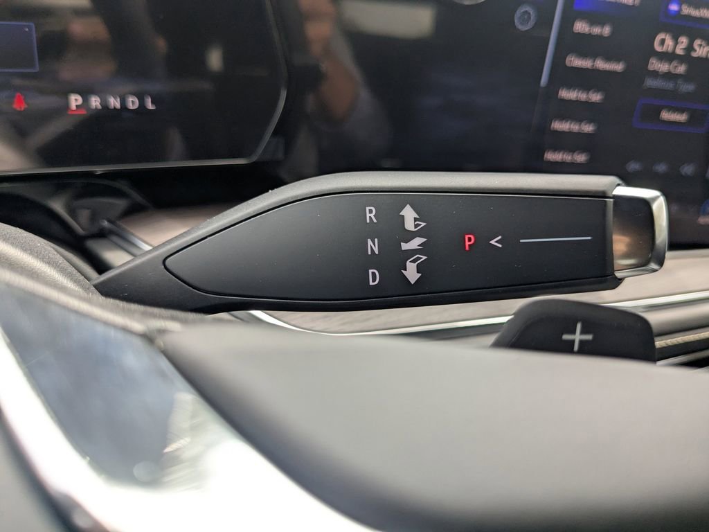 2025 Chevrolet Suburban Premier - Photo 18