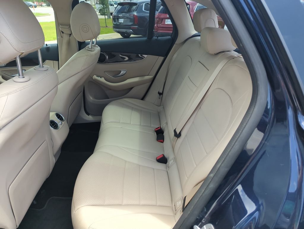 Used 2022  Mercedes-Benz GLC 300 image 30