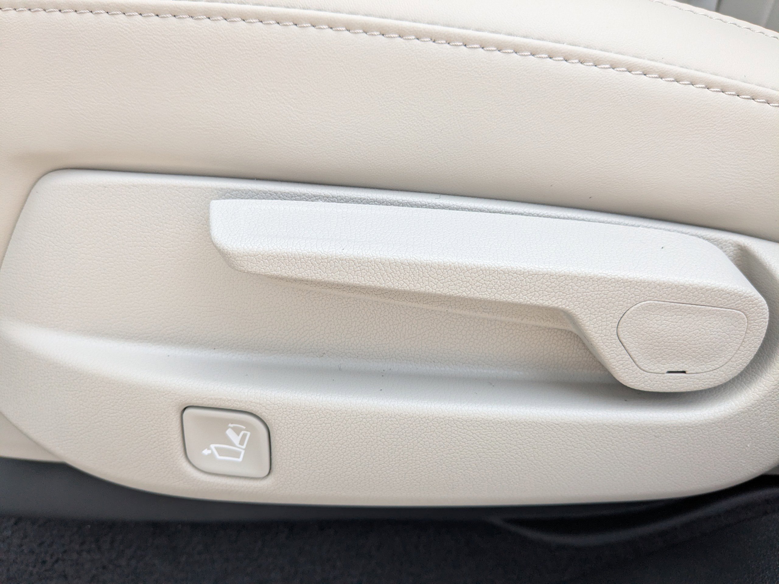 New 2026 Glacial White Pearl Kia S image 17