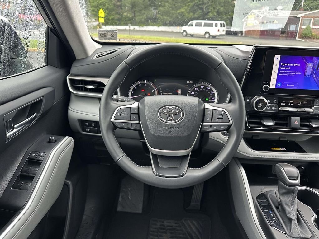 Used 2024  Toyota XLE image 13
