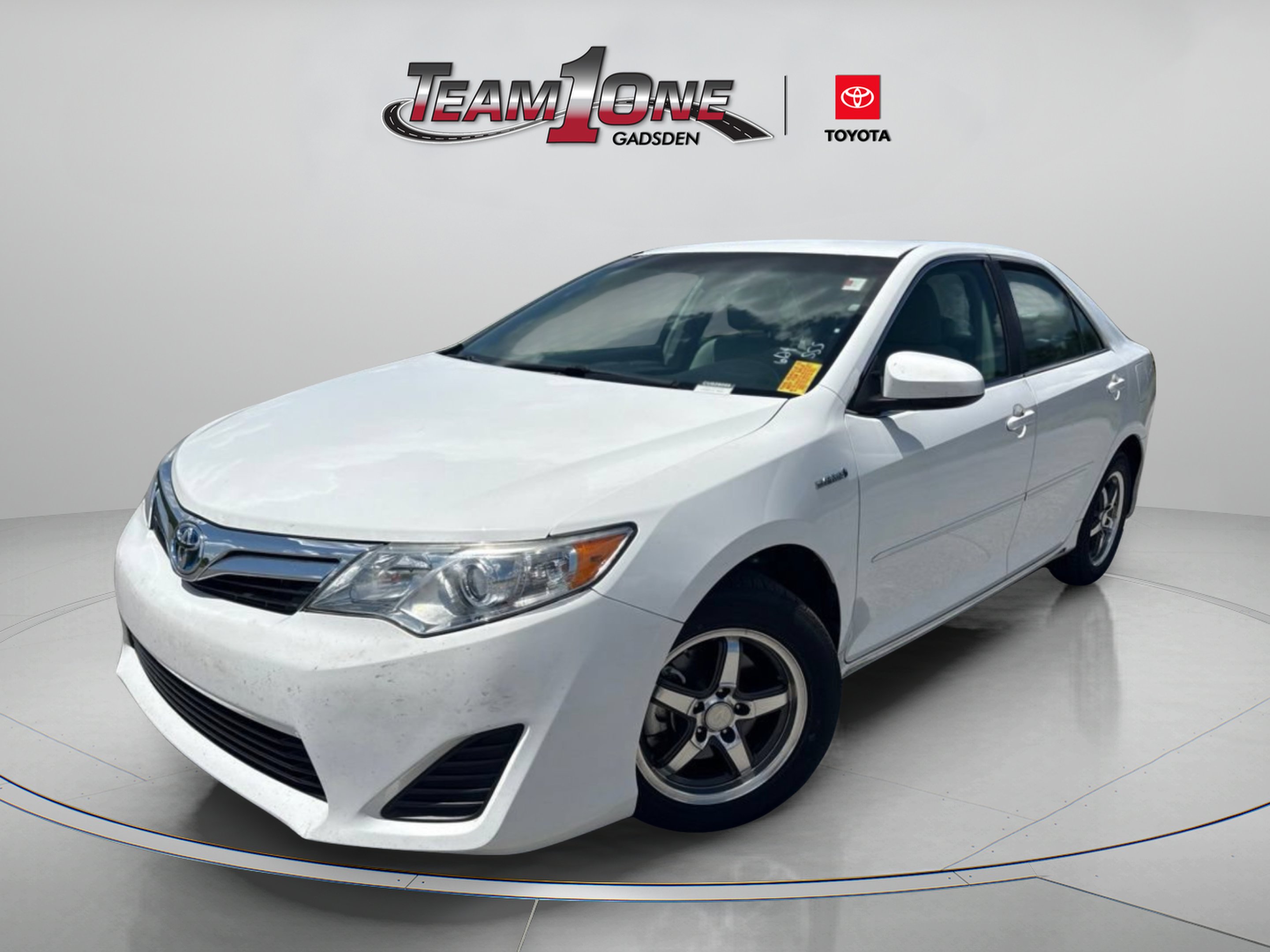 Used 2012 Super White Toyota LE image 3