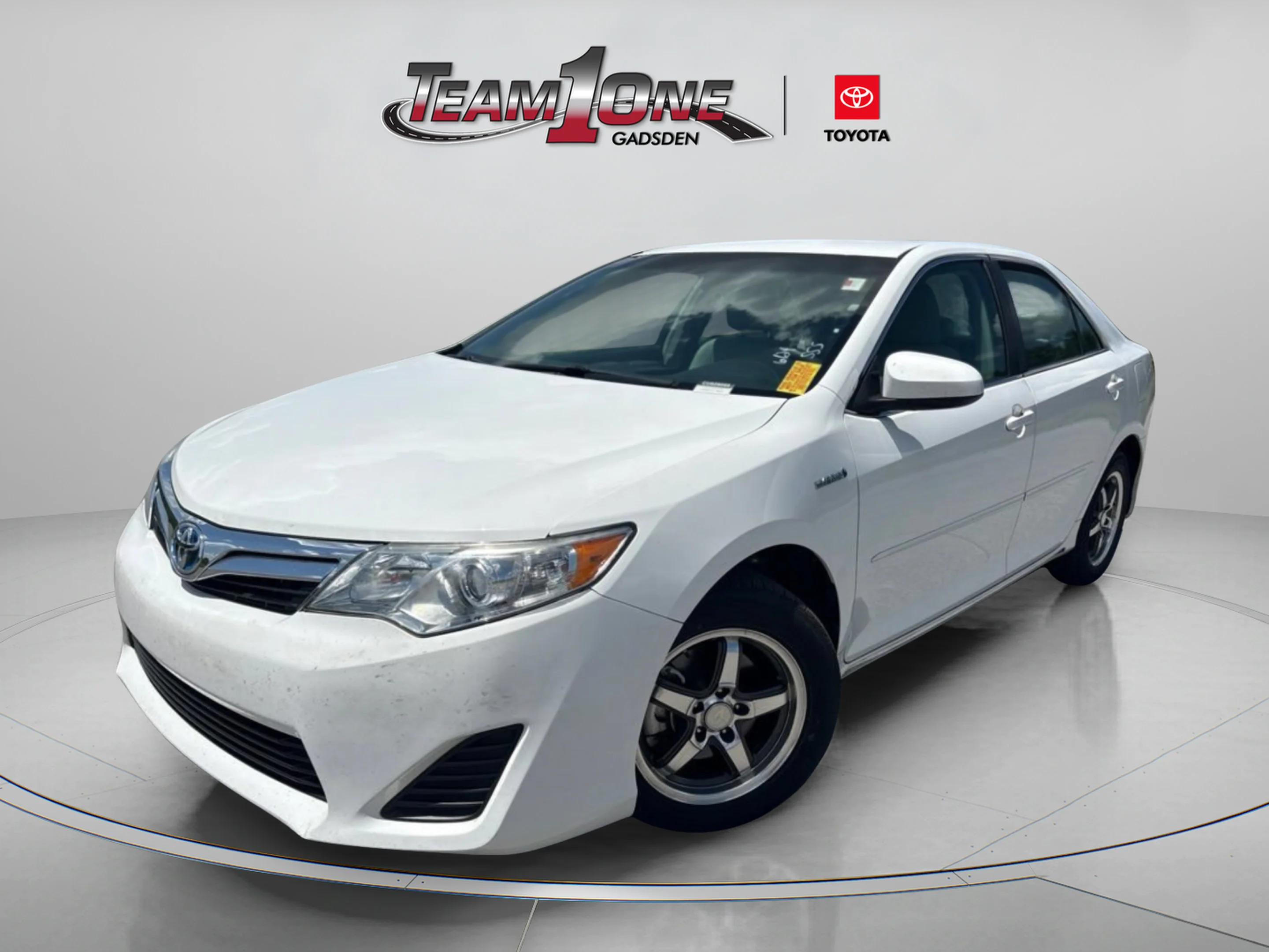 Used 2012 Super White Toyota LE image 3