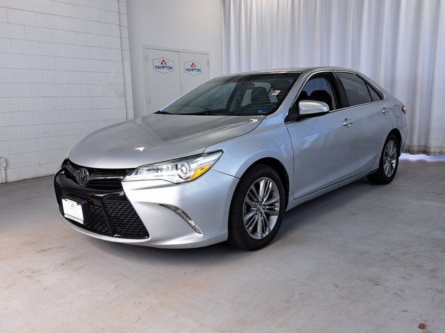 Used 2015 Silver Toyota SE image 2