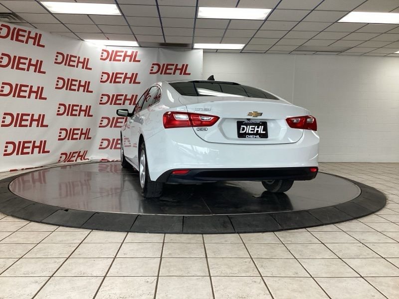 Used 2018 White Chevrolet LS image 5