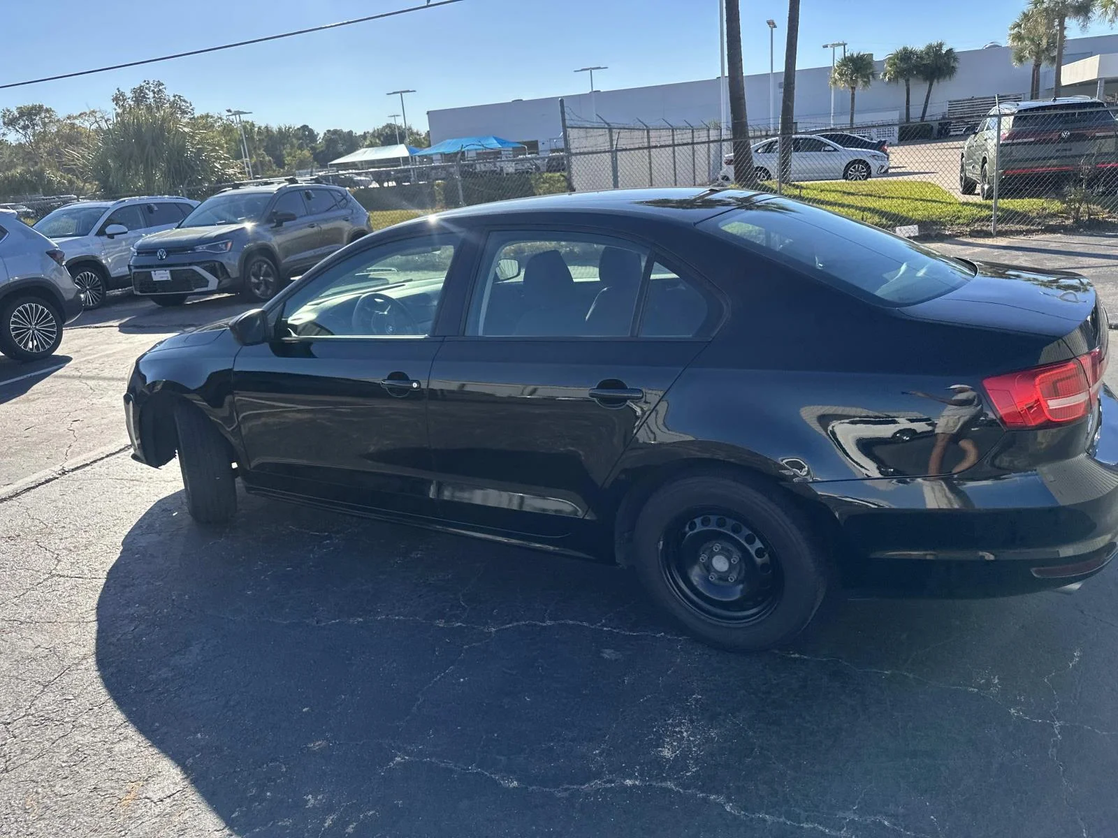 Used 2015 Black Volkswagen 4dr Auto 2.0L S image 7