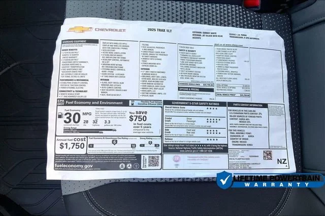 2025 Chevrolet Trax LT - Photo 15