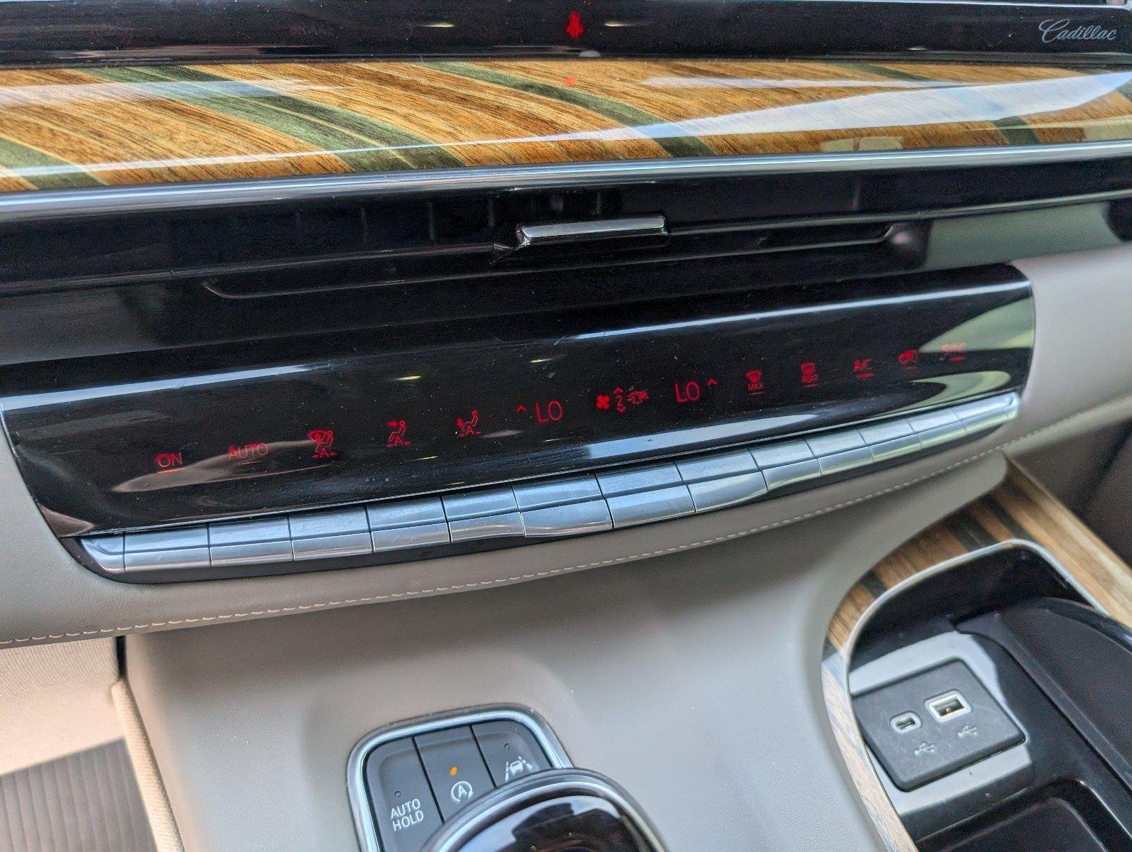 Used 2021 CRYSTAL WHITE TRICOAT Cadillac Premium Luxury Platinum image 20