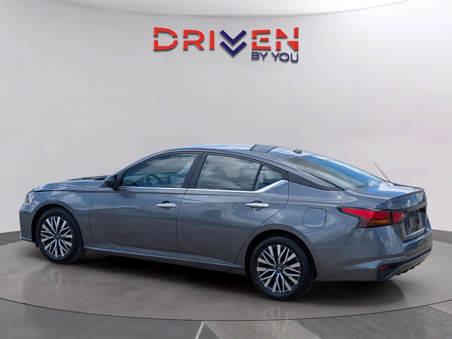 Used 2025 Gun Metallic Nissan SV image 3