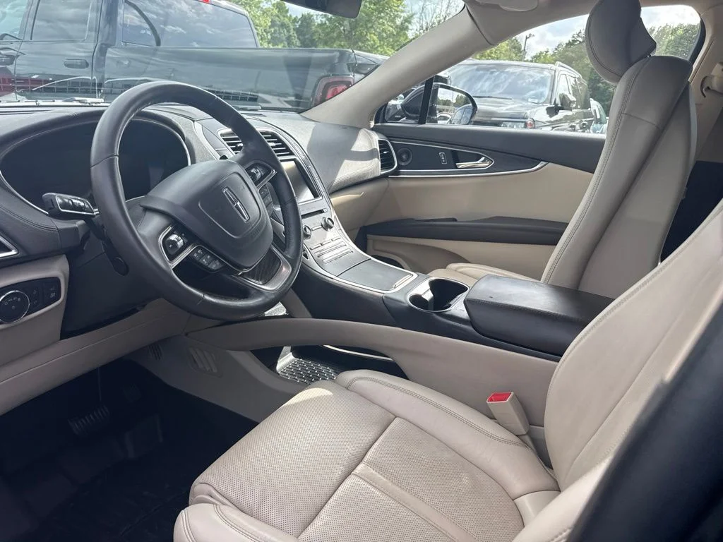 Used 2019 Black Lincoln Reserve image 3