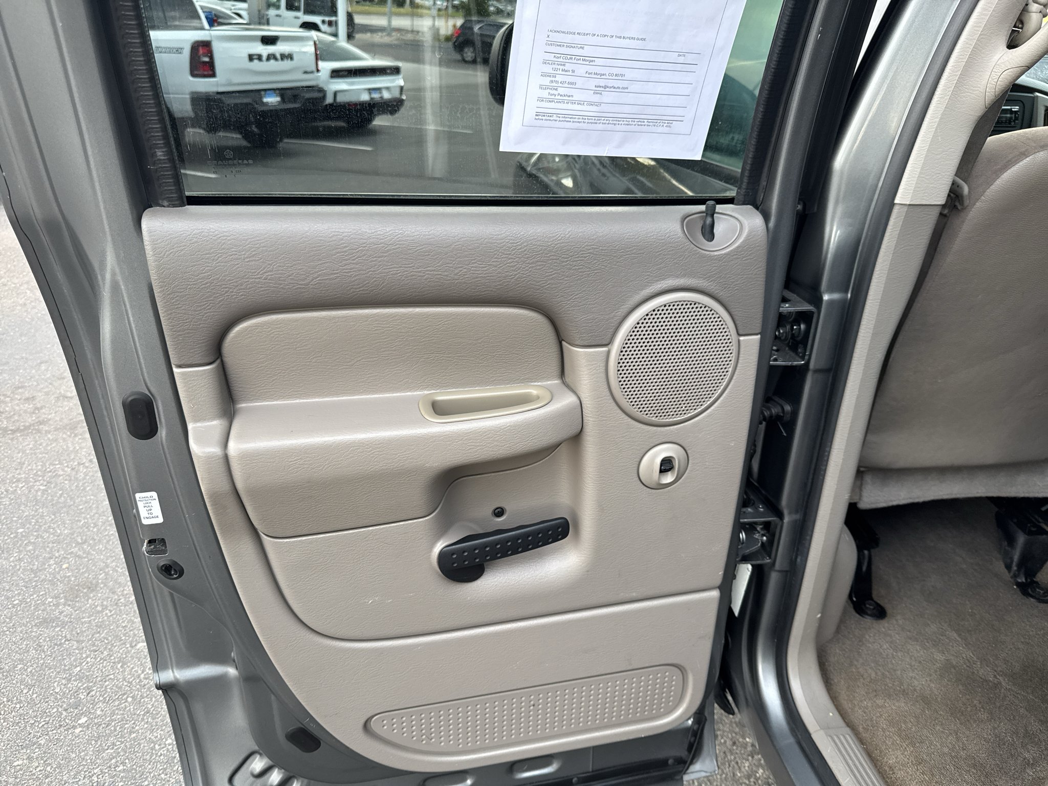 Used 2005 Gray Dodge SLT image 16